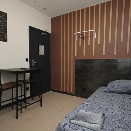 09 - Chambre Proche Paris Et Transports Avec Tv Wifi Saint-Denis  Eksteriør billede